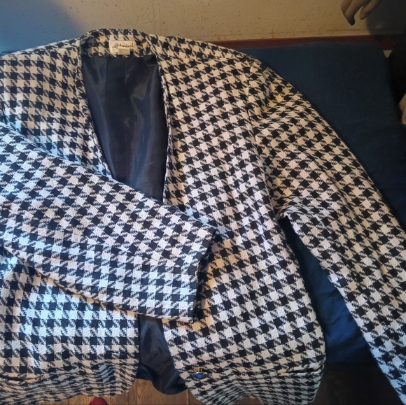 Ladies black and white Blazer - Picture 6 of 7